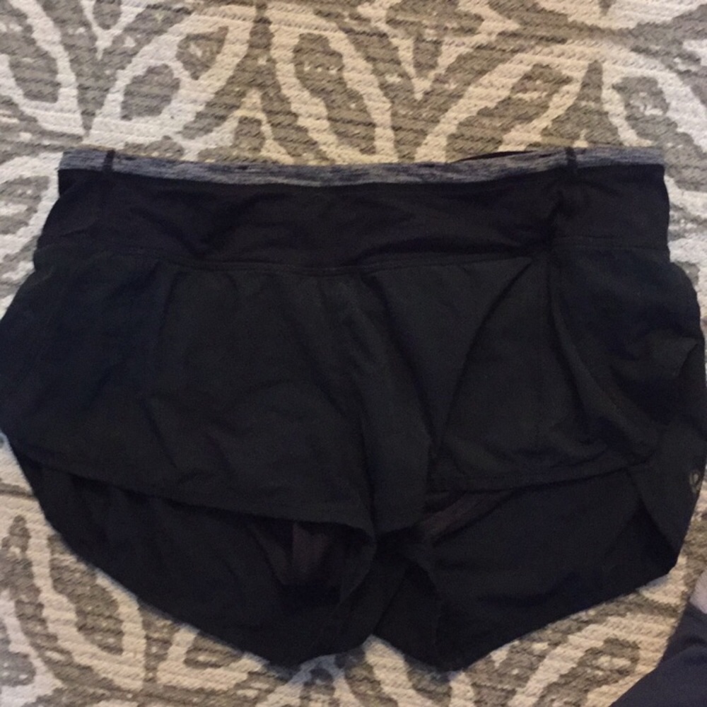 Lululemon sport shorts size 4, great condition